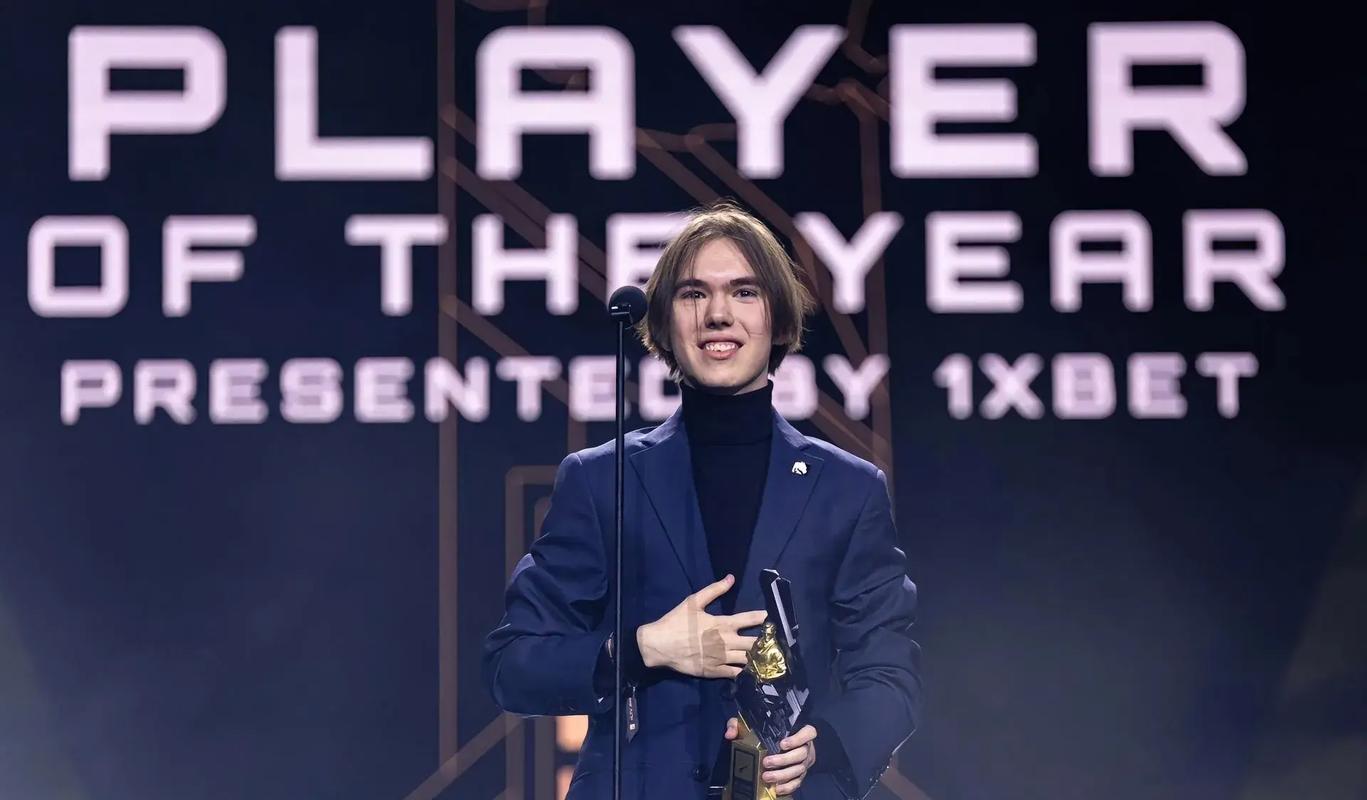 Beluga的Gnar擅长持续输出，而 Stay 的Jhin在整个过程中被无限狙击。 Team WE 在没有流血的情况下赢得了第一局。