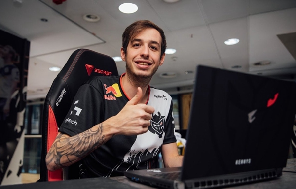 IEM墨尔本2025第二天：最佳比赛、击杀、评论、表情包、影响者反应